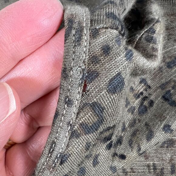 Michael Stars Top Tshirt OS Leopard Animal Green‎ Boho Oversized Mob Wife Casual - Picture 8 of 10